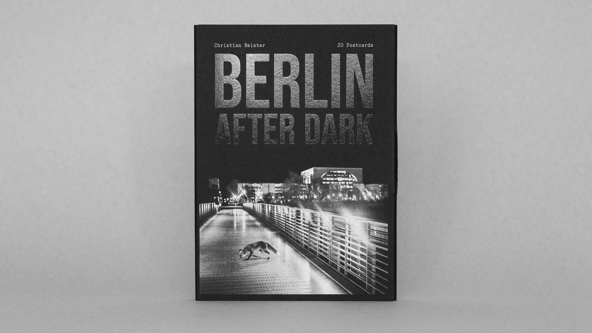 Postcard Book "Berlin After Dark" by Christina Reister: black and white Berlin night photography